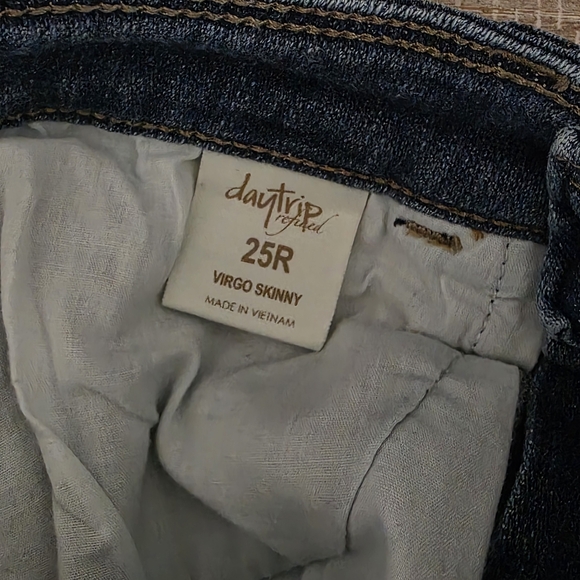 Daytrip Virgo Skinny Jeans Size 25R - Picture 4 of 5